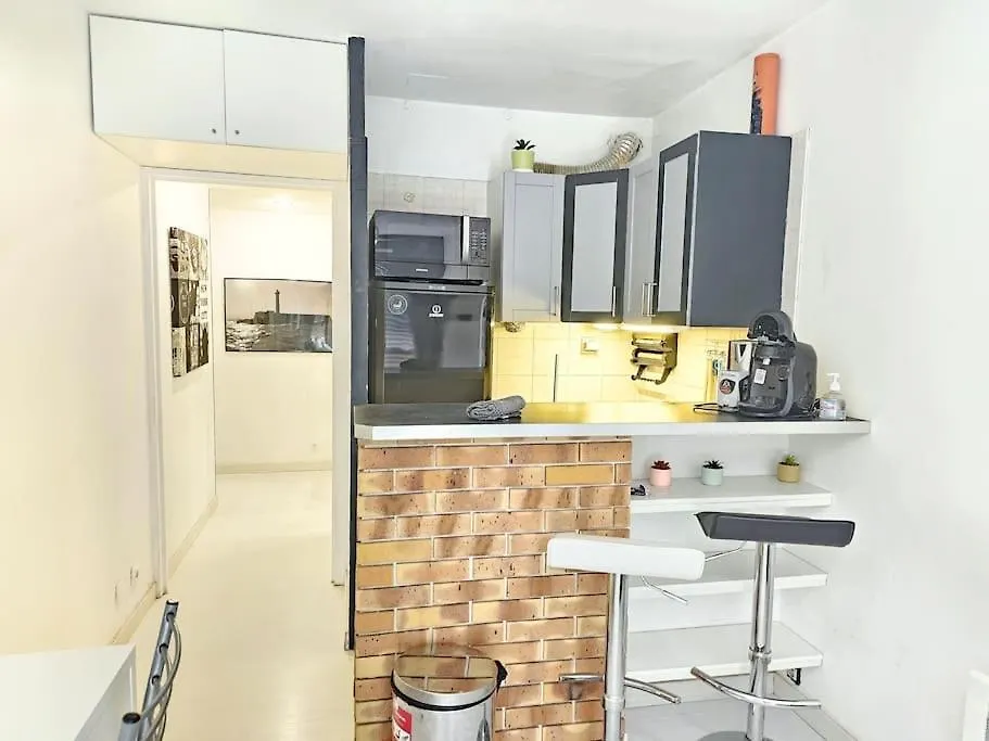 Cosy Apartments: Central Marseille Student Haven 0*,
