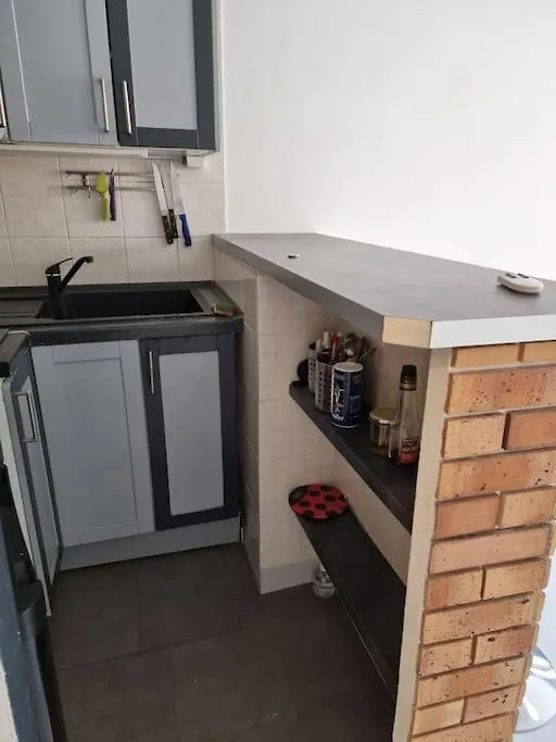 Cosy Apartments: Central Marseille Student Haven